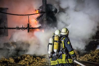 Abtsgmuend-Hohenstadt: Scheune mit Maschinen im Vollbrand